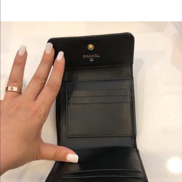 Chanel black with gold hardware wallet - Picture 4 of 8